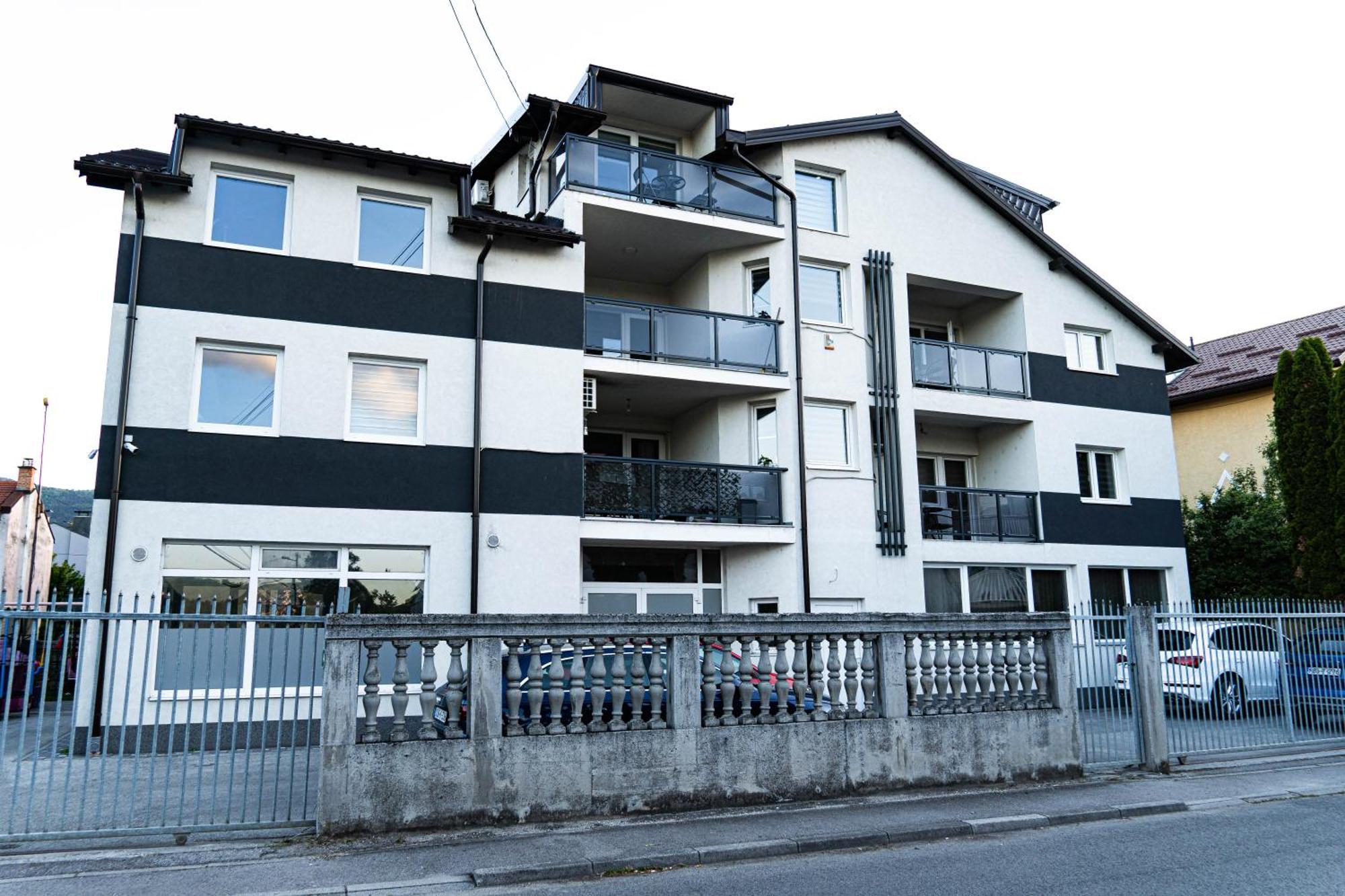 Apartment Deluxe *